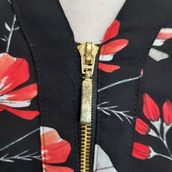 Express Black w/Red Floral Lightweight Blouse Size Small - Picture 7 of 12